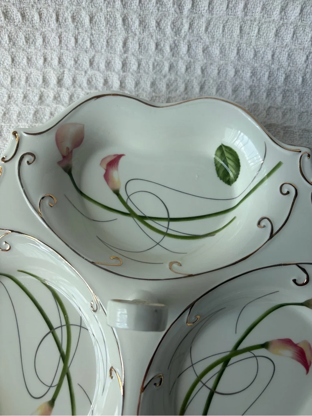 J & S Imports Santino Collection 3-Compartment Serving Dish with Pink Flowers